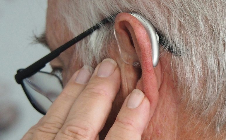 Zumbido no ouvido é normal com a idade?