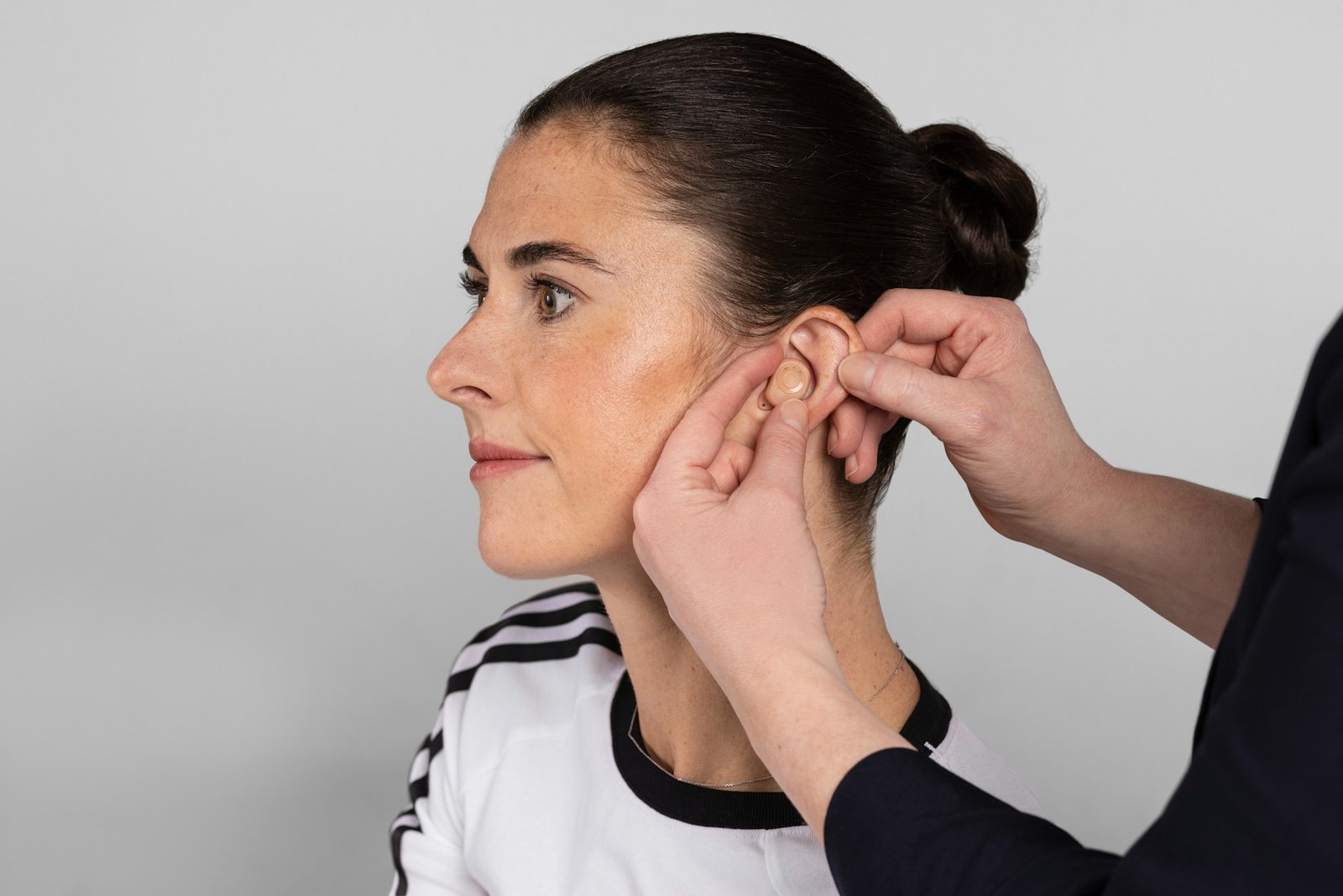 Aparelho auditivo intra ou retroauricular? Comparativo honesto de quem adapta todo dia