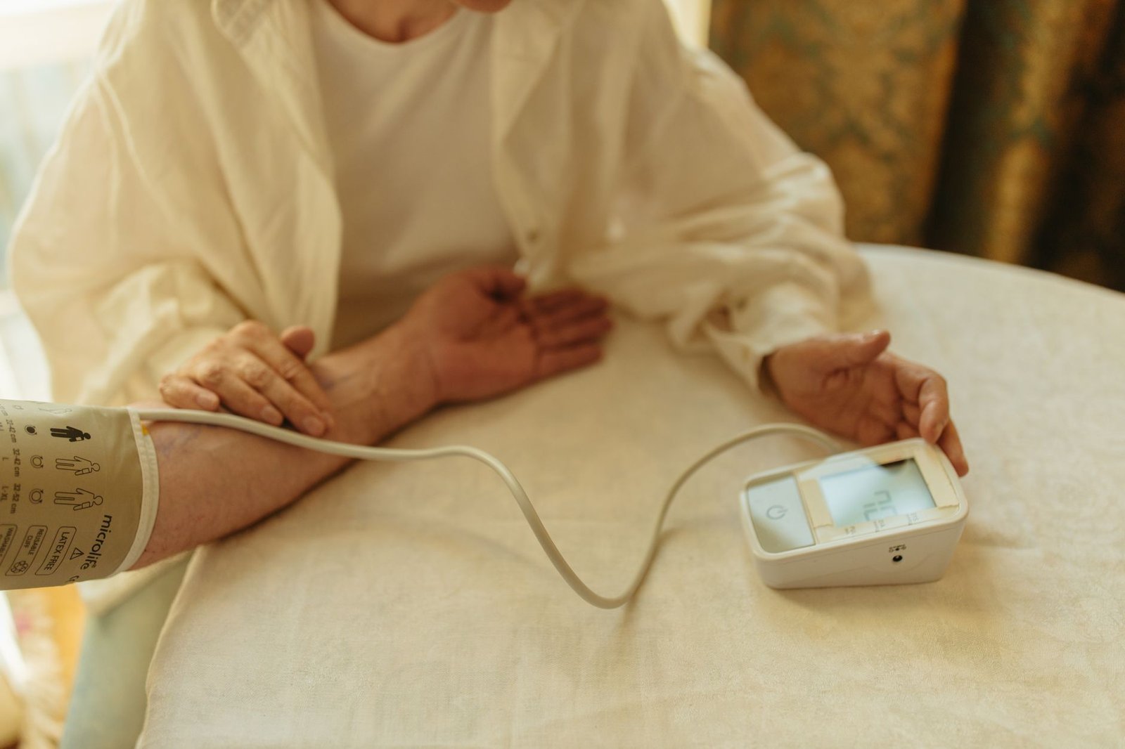 Orelha quente e pressão alta: existe relação? O que checar antes de se preocupar